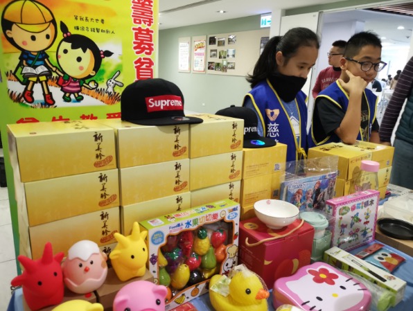 New Year Market Activities in Cooperation with Public Interest Groups 1